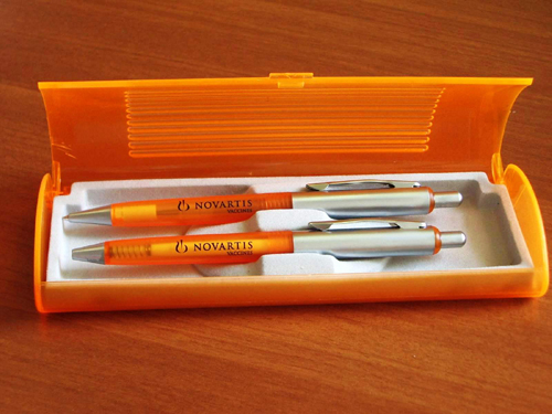 Ручка и карандаш с фирменной символикой. Фармакология и медицина. Novartis.